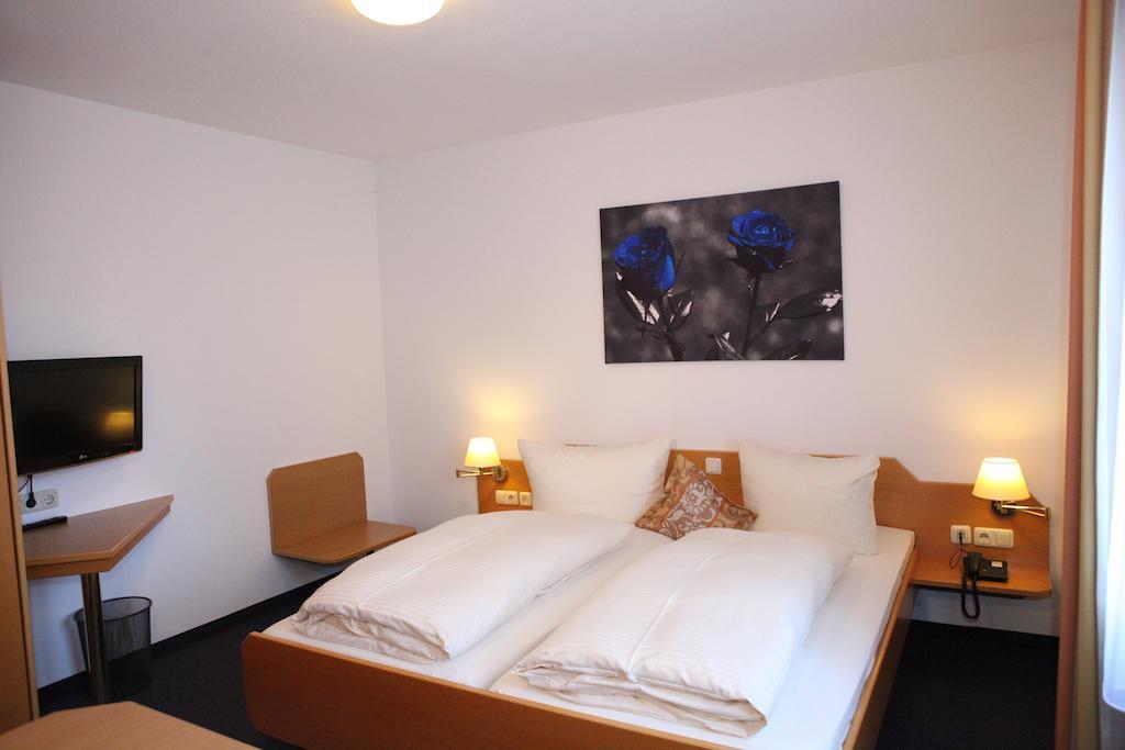 Hotel Am Ostpark 新比贝格 外观 照片