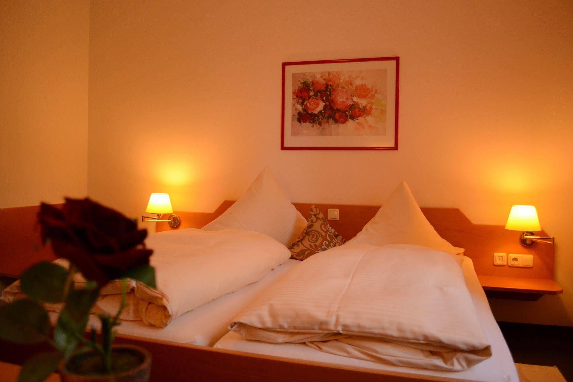 Hotel Am Ostpark 新比贝格 外观 照片