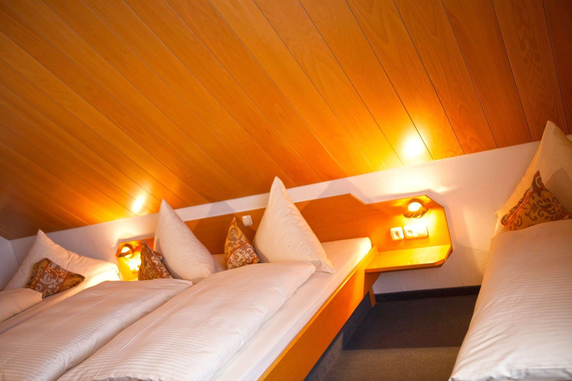 Hotel Am Ostpark 新比贝格 外观 照片