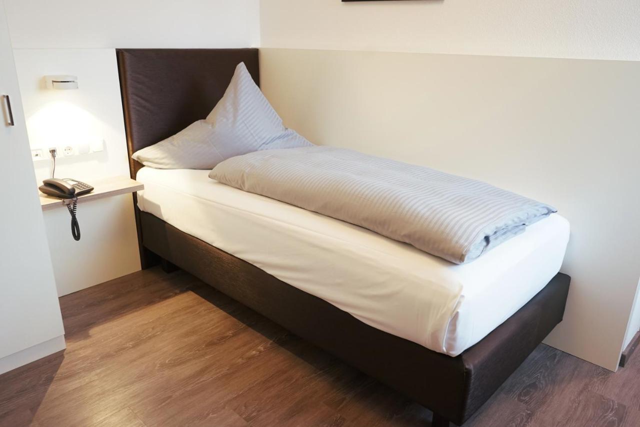 Hotel Am Ostpark 新比贝格 外观 照片